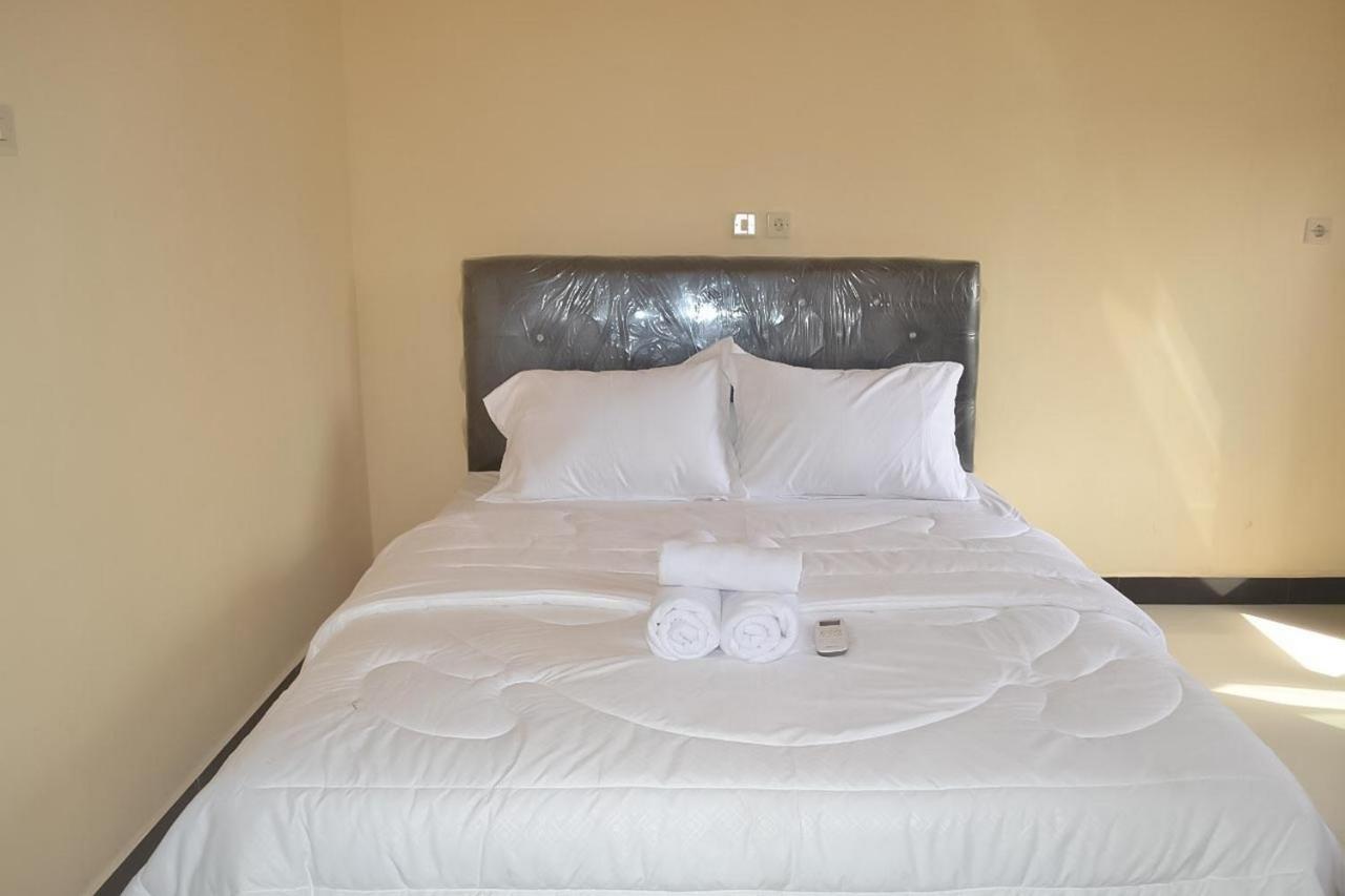 Artayya Puri Homestay Near Terminal Purabaya Madiun Mitra Reddoorz Dış mekan fotoğraf